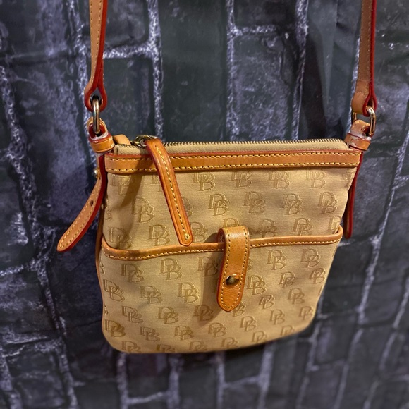 DOONEY & BURKE Signature Crossbody Fabricw/Leather Trim Adjustable Strap w/o tag - Picture 14 of 16